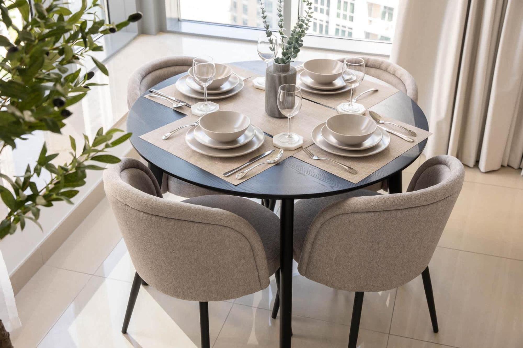 Apartment Modernized 2 Bedroom In Downtown And Sleeps 6 Dubai