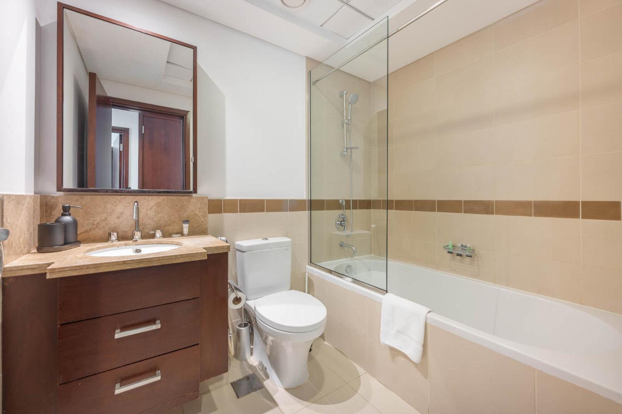 Modernized 2 Bedroom In Downtown And Sleeps 6 Apartment *