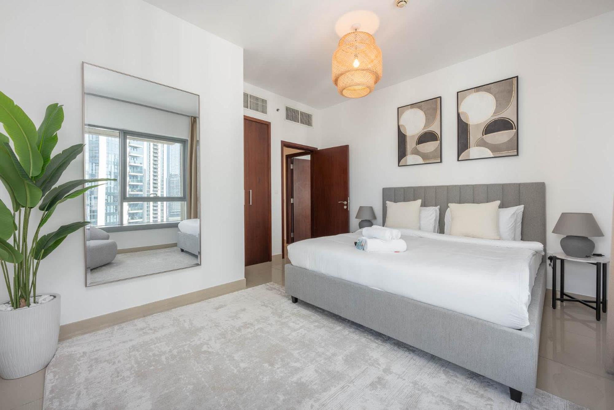 Modernized 2 Bedroom In Downtown And Sleeps 6 *