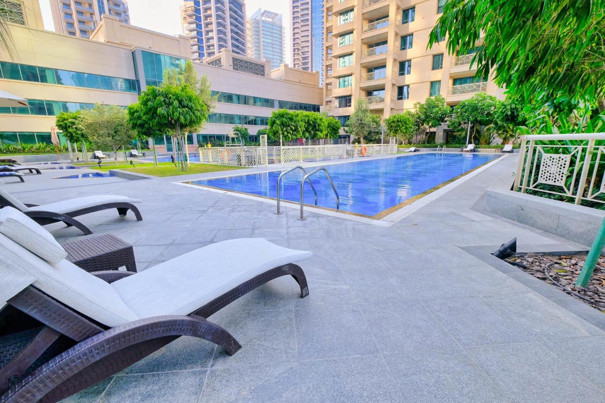 Apartment Modernized 2 Bedroom In Downtown And Sleeps 6 *
